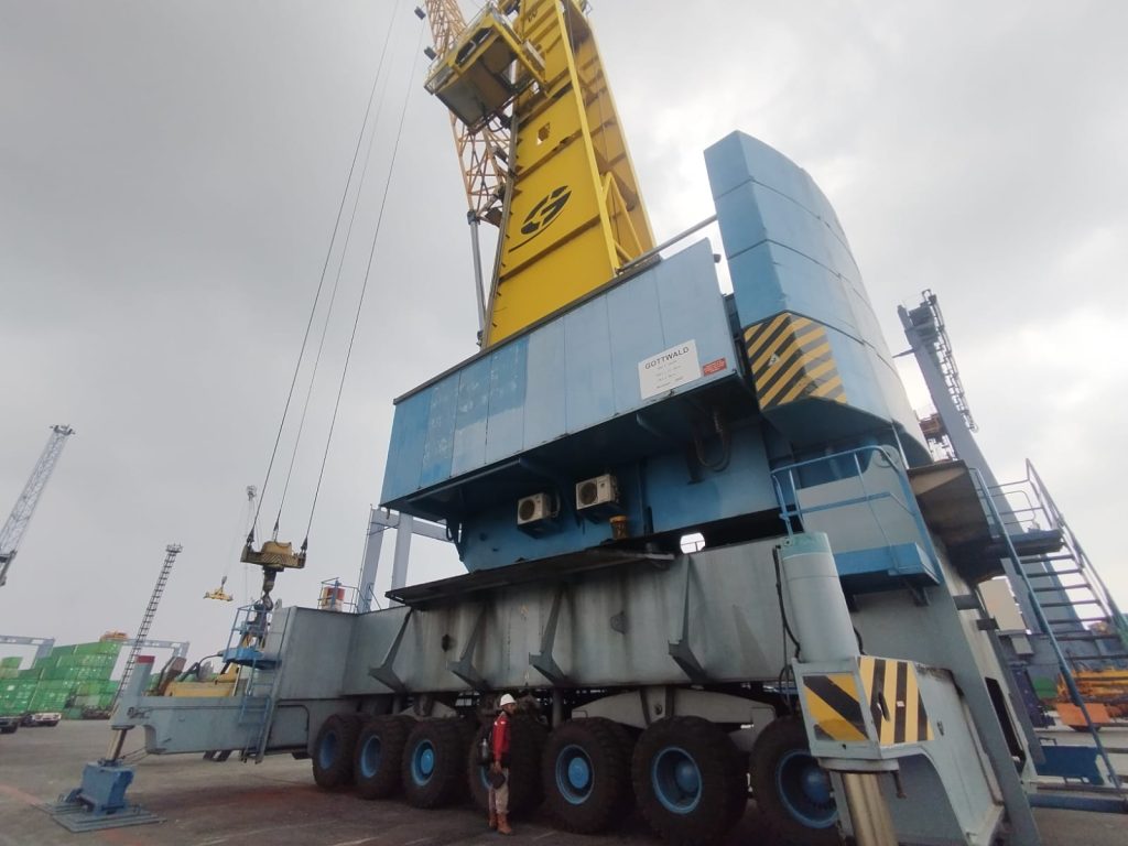 SILO Alat Berat Crane